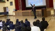 瞳キラキラ「恐竜女子」急増中、保護者コミュニティーも誕生　福井県立恐竜博物館副館長・寺田和雄氏