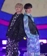 【ガルアワ】DXTEEN福田歩汰＆田中笑太郎、色違いリンクコーデで背中合わせのクールなランウェイ