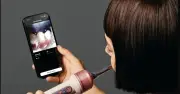 ダイソン、AIカメラ搭載の電動歯ブラシ「Dyson CameraJet」発表