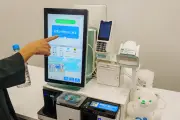 ファミリーマート、10年ぶり新型POSレジ発表 有人・セルフ切替可能に