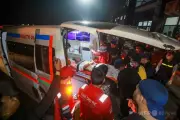 インドネシアでフェリー転覆、6人死亡129人不明 荒海でパニック