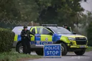 英空軍基地近くで男5人逮捕、車両からは爆発物ではなくガソリン 燃料窃盗か
