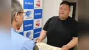 行方不明の高齢女性を保護した元力士・大森康平さんに感謝状「力士をやっててよかった」