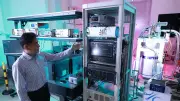 富士通、ダイヤモンドスピン方式の量子コンピューター試作機を世界初開発