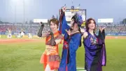 藤原紀香・高島礼子・剛力彩芽が神宮球場で“キャッツアイ”に 舞台衣裳でファーストピッチ