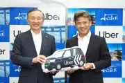 富士吉田市とUber Japan、オーバーツーリズム対策で包括連携協定を締結