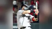 巨人がプロ野球タイの10投手継投で広島に薄氷の大勝、甲斐が延長11回に決勝ソロ