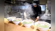 白河の水草「ビャッコイ」PRの緑色ラーメン登場、7日から10食限定