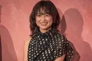 永作博美、松岡茉優との親子役で「会話のテンポ合わせた」と明かす『ダウンタイム』試写会