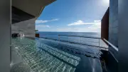 相模灘と一体になれる露天風呂、ホテルニューアカオで昭和レトロと絶景を満喫