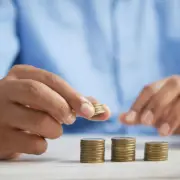 老後3000万円を目指す積立額、年齢・貯蓄別に試算 7%運用なら45歳で月5.9万円