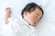 けいれん時の正しい対応、口に物を入れるのはNG—5分以上続けば救急車を