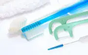 歯間ケアで血や引っかかり…プロが教える正しい使い方と注意点