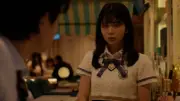『夫婦と16歳』第10話、学園カフェの店員キイナが紘にときめく