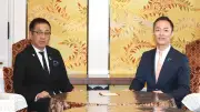 維新・遠藤氏、自民・村井氏と初会談「常識ある国会運営を」