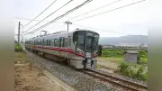 ＪＲ七尾線と氷見線が運転再開、記録的大雨から11日ぶり