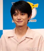 本郷奏多、約30年前の秘蔵写真公開 ポケモンセンター東京1号店で「大好きなポケモンに囲まれて」