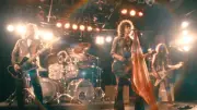 斉藤和義、ヘヴィメタルバンド結成？新曲MVに謎の4人組登場