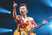 桑田佳祐、東北で夏ツアー千秋楽「明日へのマーチ」響く【ライブレポート】