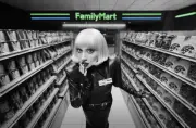 レディー・ガガ、ファミマ新CMに出演 「ファミマではたらく？」でスタッフ姿を披露