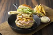 「鴨がねぎを背負って来る」バーガー、大阪のホテルに登場…3950円