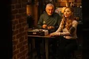 『ミート・ザ・ペアレンツ』最新作の本予告公開、アリアナ・グランデが新たな火種に
