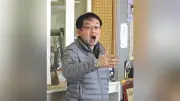 臼井真さん偲ぶ会に200人、教え子らが合唱で功績たたえる