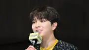 M!LK塩﨑太智、ドラマ現場でも“初期装備ニキ”　誕生日プレゼントは黒Tシャツ3着