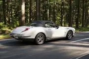 光岡自動車、11月発表の新型車「LA1」エクステリア公開 ティザーサイトで全貌明らかに