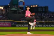 森川葵、始球式でサウスポーの美フォーム披露「顔が小さい！細い！」「めちゃかわだった」と反響