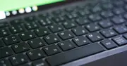 情報システム部門の人材不足、7割超が新規採用を予定せず DX推進に課題