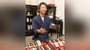 奈良の墨工房、国産1軒のみの松煙生産に挑む 7代目「自分しかいない」