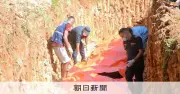 ネパール、遺体を一時埋葬へ 犠牲者900人超、身元確認追いつかず