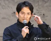 岡田准一、大阪の高校にサプライズ登場でどよめき「ひらパー兄さん芝居やったりしてまして」
