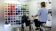 自転車こいで靴下を編む「チャリックス」、広陵町のS.Laboで体験