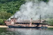 フィリピンでフェリー火災、爆発から炎上まで数秒 行方不明84人を捜索