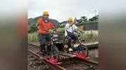 大雨被災のJR美祢線で「レールサイクル」期間限定運行、線路を電動自転車で