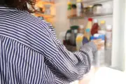 管理栄養士が冷蔵庫に常備する食品5選、忙しい日の食事バランスを支える身近な食材とは