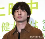 坂口健太郎、結婚発表翌日にイベント登場 祝福に会釈「すごい雨でしたね」