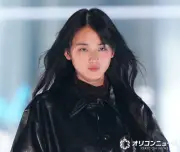 櫻坂46・山﨑天、TGCでクールな眼差し ゆったりレザー着こなし魅了