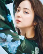 佐々木希、芸能生活20年で『andGIRL PLUS』初表紙 輝きの秘密を語る