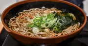 「立ち食いそば」は悪なのか？海外観光客お断り騒動が問いかけた現実：2026年上期メガヒット記事
