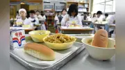 高松市の小中・幼稚園で給食パンの皿を紙ナプキンに、貯水率低下で18年ぶり