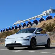 テスラ「モデルY」が輸入車登録台数で初の首位、2026年上半期に快挙達成