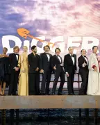 トム・クルーズ、英皇太子夫妻と再会 『DIGGER／ディガー』ロンドンで世界初上映