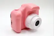 3歳娘の写真撮影ブームにドンキ特価1,099円トイカメラ購入、偶然の構図が面白い
