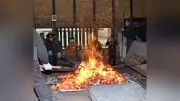 たたら吹き秋季操業、雲南市で18回目 鉧取り出し伝統体感