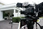 トランプ氏、CNNなど3社をホワイトハウスから締め出しと発表