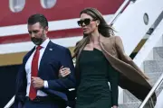 トランプ氏、長男の結婚式費用を親クレムリン実業家に返済と明かす