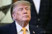 トランプ氏、英空軍基地近くで逮捕の5人保釈に「驚き」、イラン関与の可能性言及